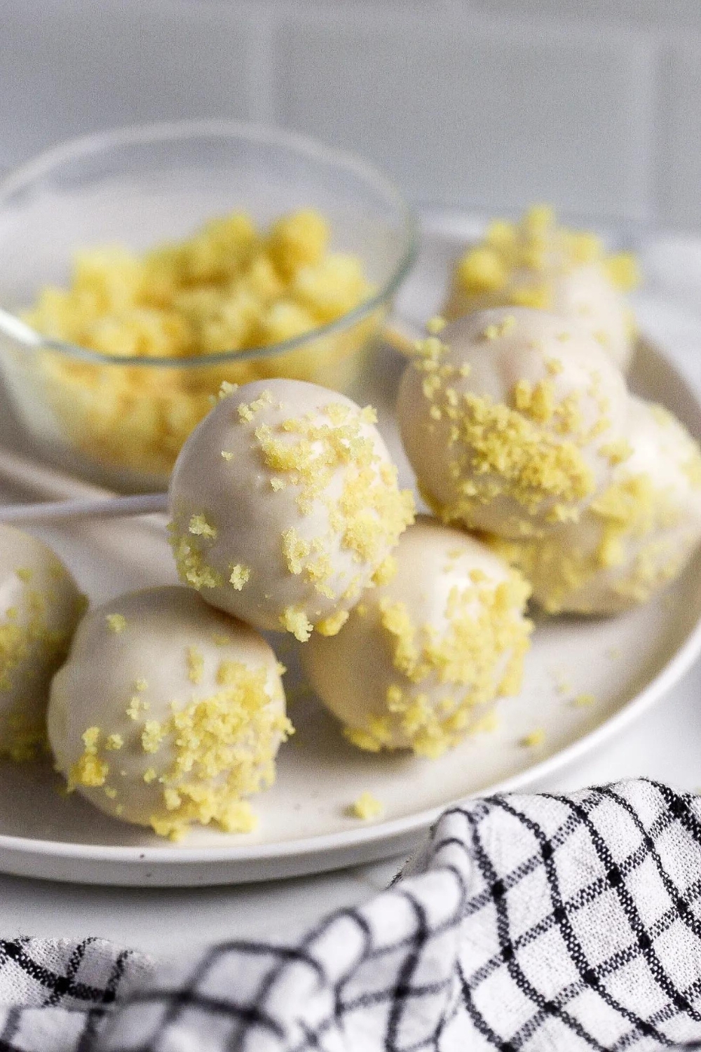 Lemon Cake Pops