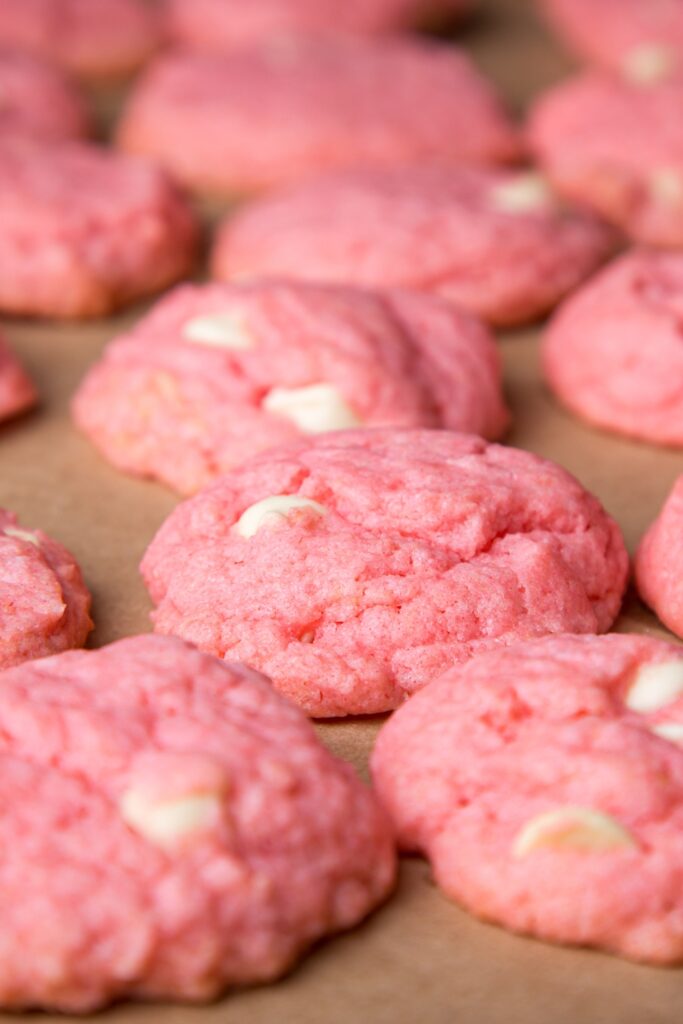 Strawberry Crumble Cookies