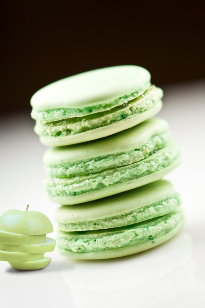 Apple Pie Macarons