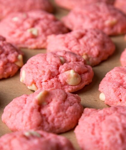 Strawberry Crumble Cookies