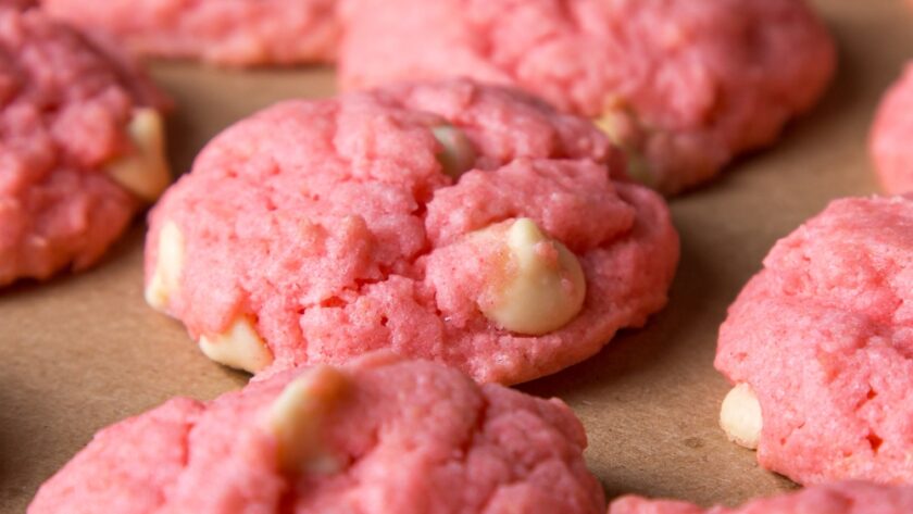 Strawberry Crumble Cookies