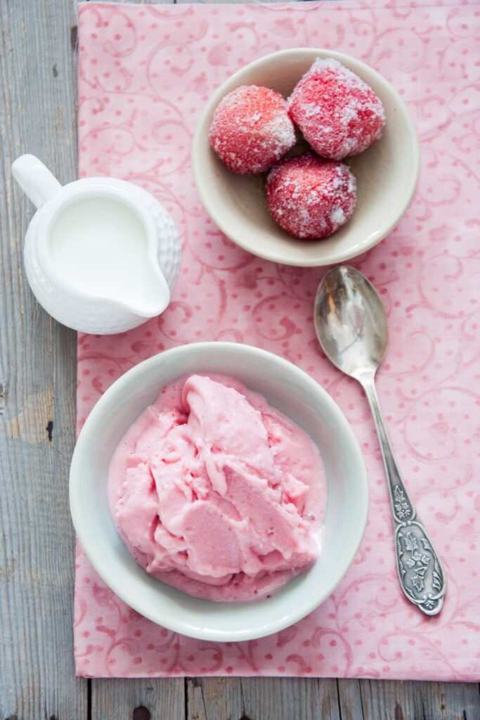 Homemade Strawberry Frozen Yogurt Recipe