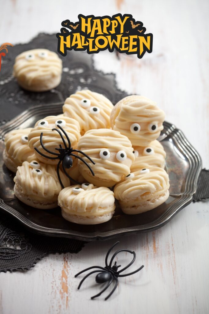 Halloween Mummy Macaroons