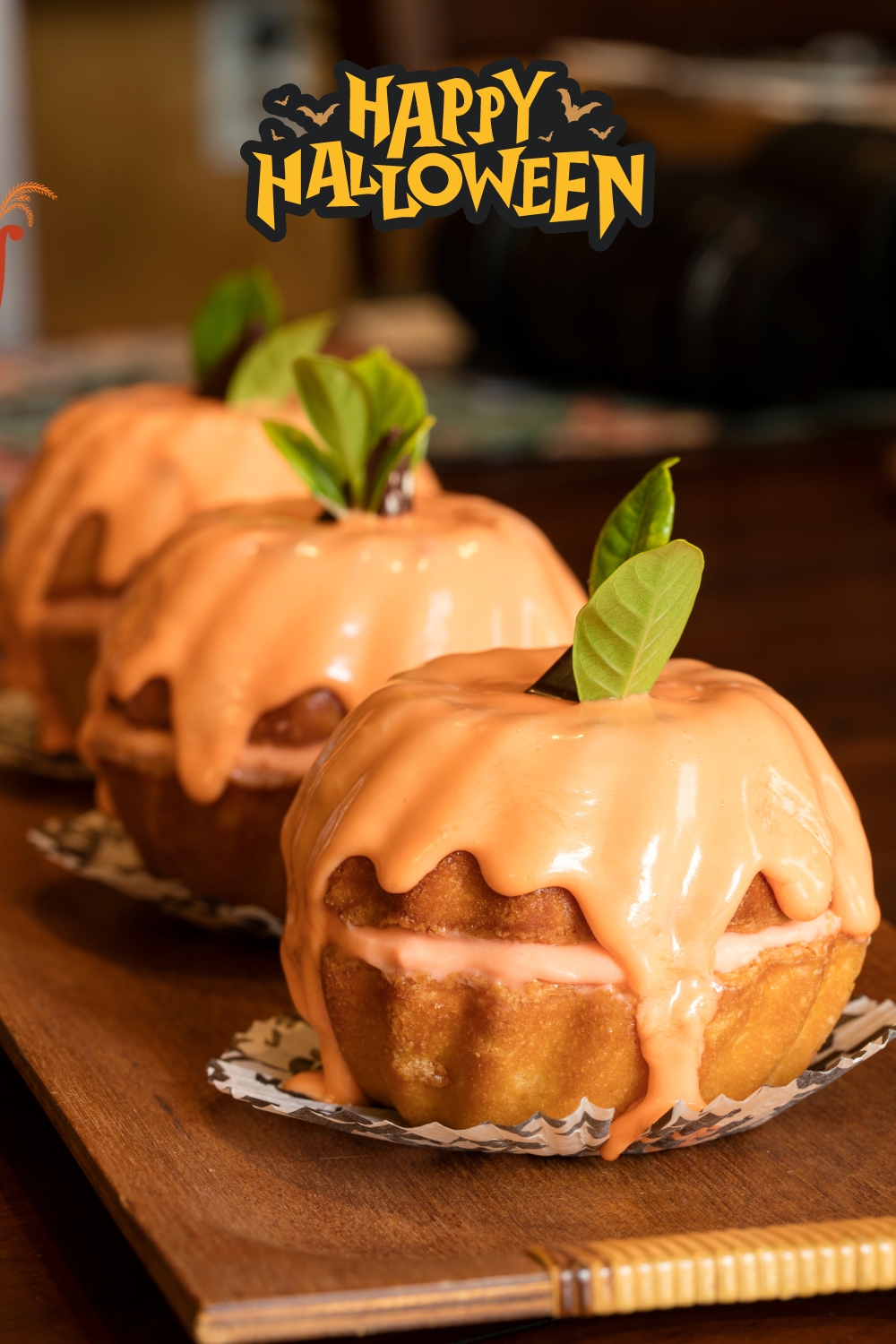 Halloween Mini Pumpkin Cakes