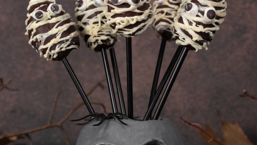 Halloween Mummy Pops