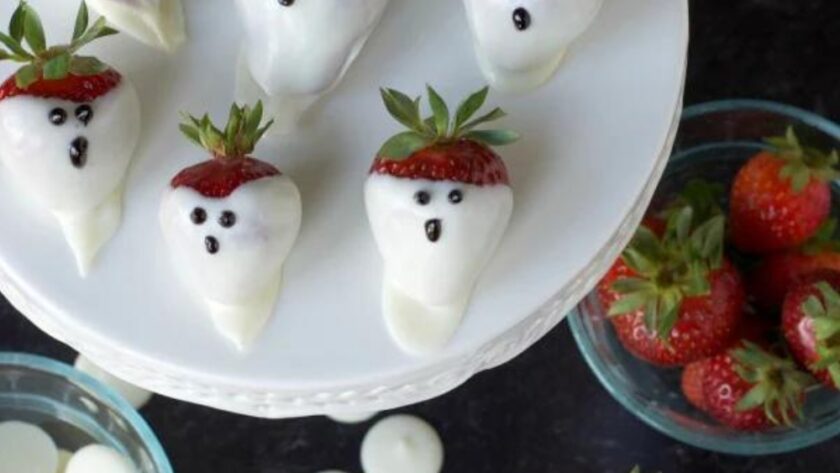 Halloween Strawberry Ghosts