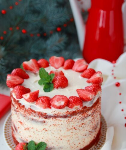 Christmas Strawberry Cake