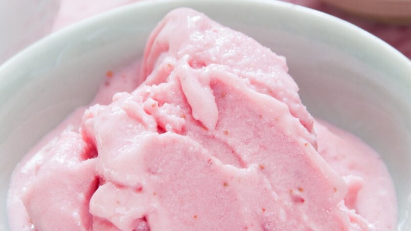 Homemade Strawberry Frozen Yogurt Recipe