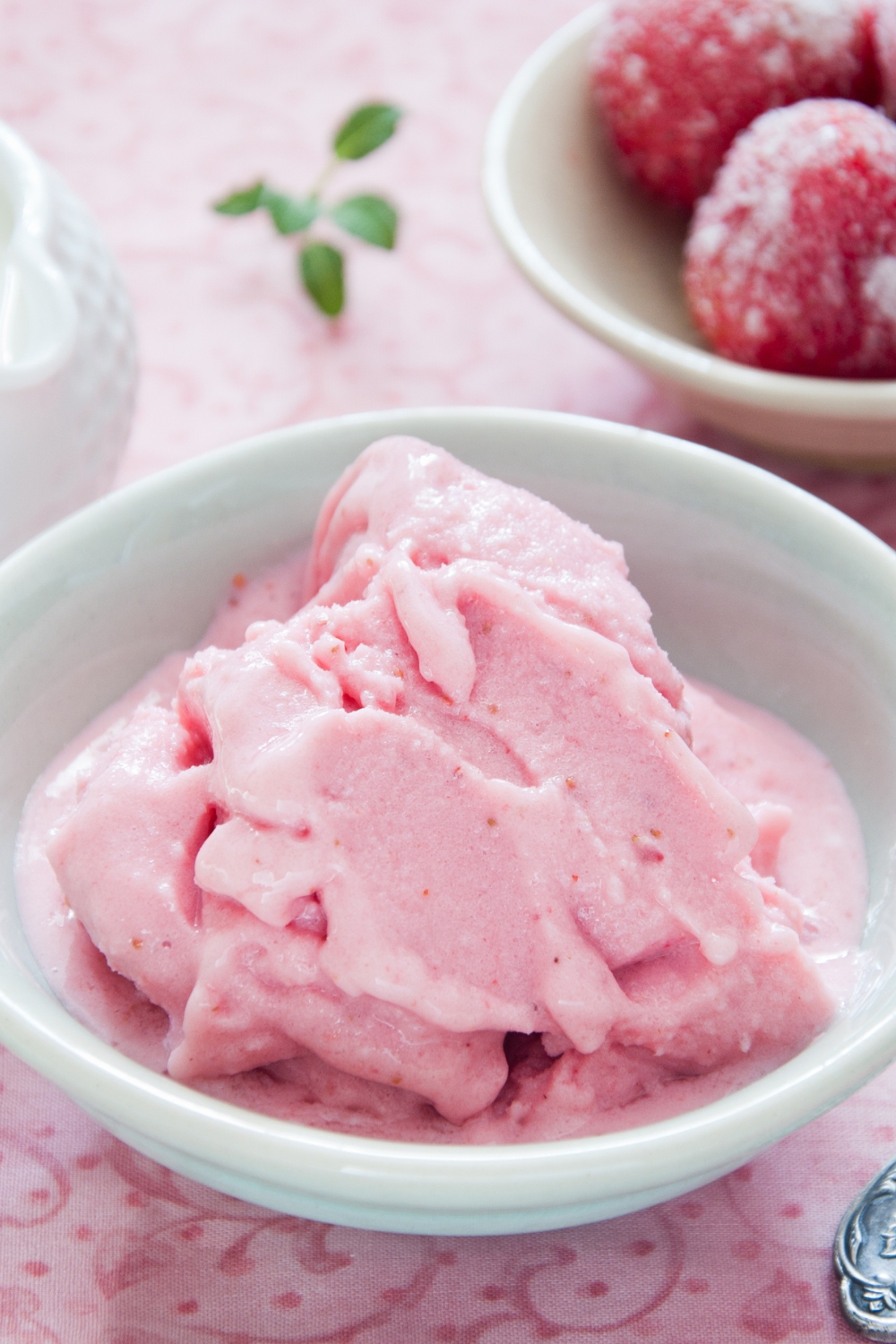 Homemade Strawberry Frozen Yogurt Recipe