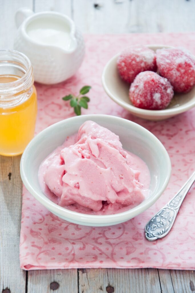 Homemade Strawberry Frozen Yogurt Recipe