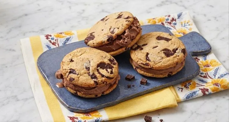 Pioneer Woman Chocolate–Peanut Butter Ice Cream Sandwiches